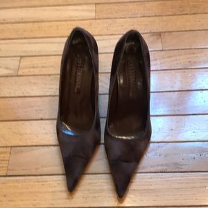 Absolutely gorgeous brown suede Pointy high heel pumps size 7